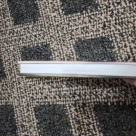 Victoria: The Heart and Mind of a Young Queen Book - Picture 4 of 4